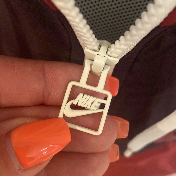 Womens NIKE Windrunner - Picture 3 of 8